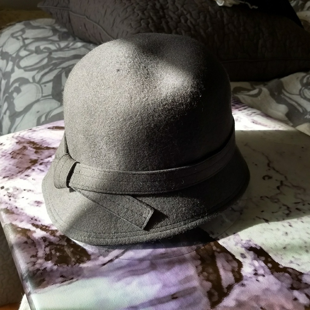 Gray hat